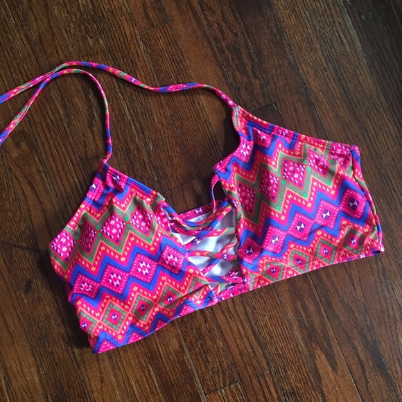 ONLY 2 LEFT! Longline Crisscross Bikini Top - Picture 3 of 6